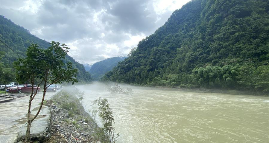 山洪袭来前，澧水河畔大转移