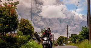 印度尼西亚：默拉皮火山喷发