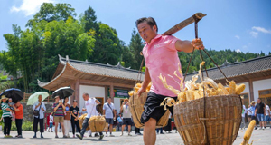 趣味运动会 引客进乡村