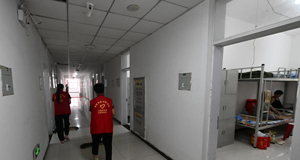探访集中安置点 群众生活有保障