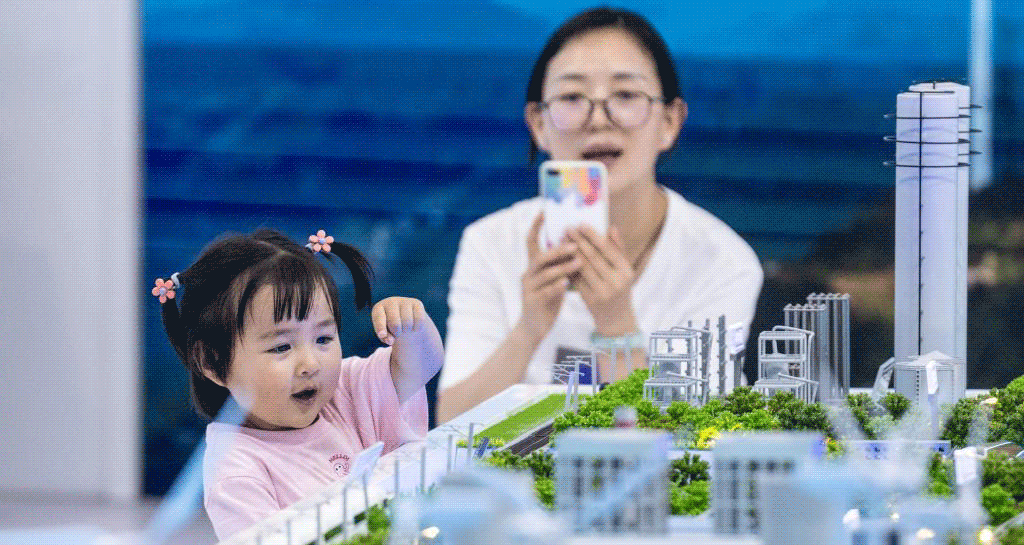 带着孩子逛南博会