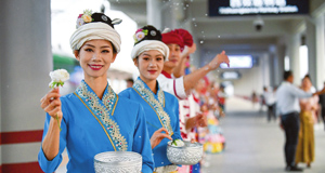 中老铁路国际旅客列车开行一周年