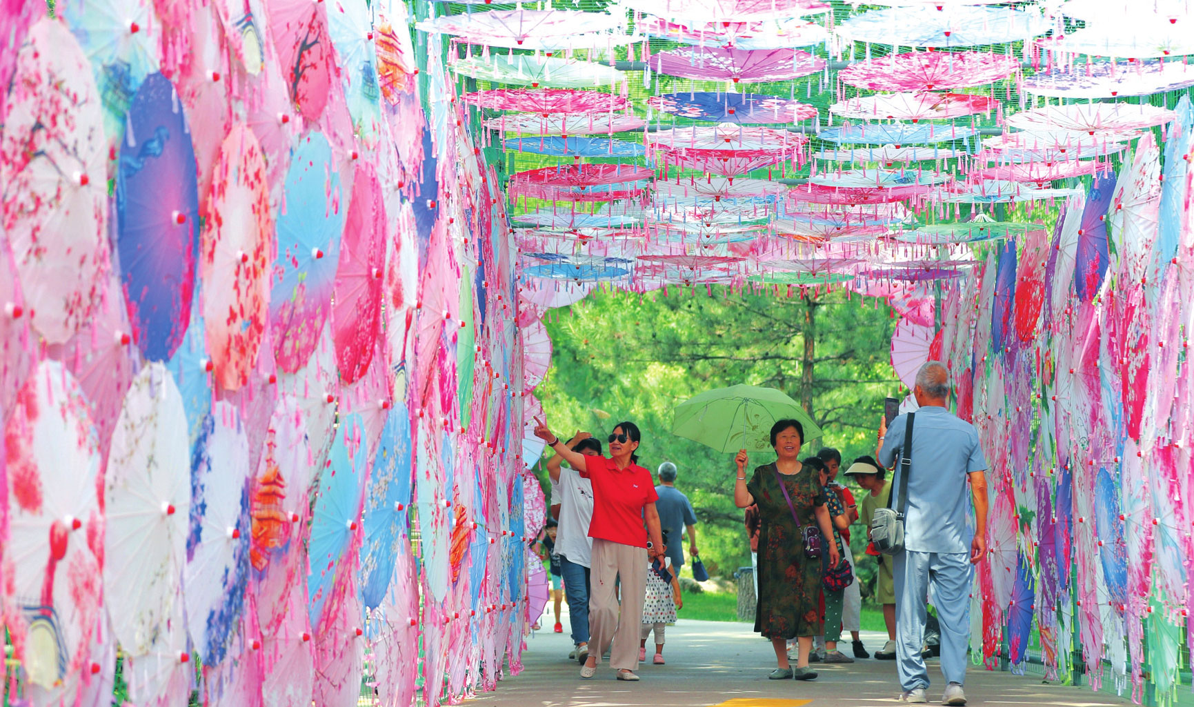 花伞辉映 缤纷盛夏