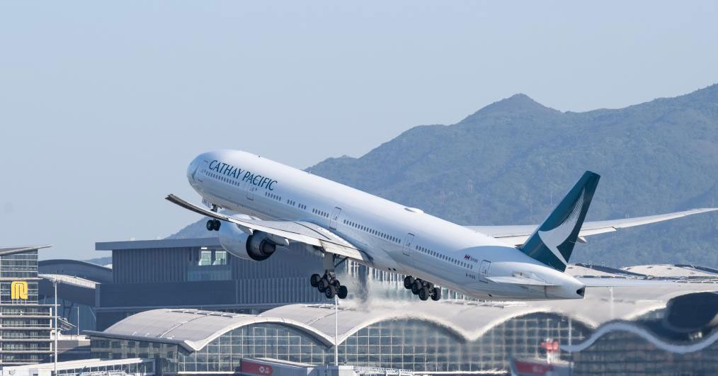 香港国际机场三跑道系统全面启用