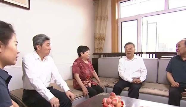唐登杰“七一”前夕赴基层走访慰问党员