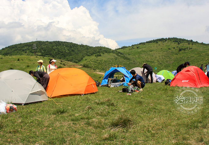 山西阳城：帐篷露营游“火”了析城山