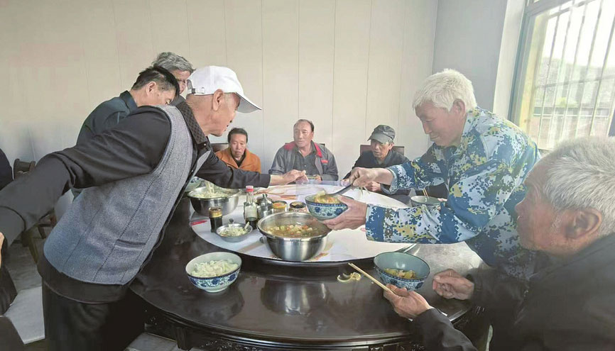 柳林县金家庄镇：山沟里的养老幸福图鉴香喷喷的助餐点、上门看病的“流动医生”……这个藏在吕梁山深处的小镇，用暖心服务破解了养老难题。