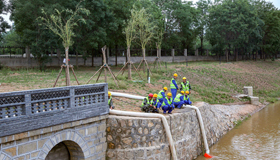 供水抢修防汛应急综合演练全面提升城市供水系统防汛抢险能力，7月2日下午，高平市在米兴路南端开展城市供水抢修防汛应急综合演练。