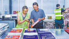 护航高考录取通知书精准送达7月中旬以来，中国邮政大同分公司启动绿色通道保障机制，以“最高标准、最严措施、最优服务”全力保障高考录取通知书寄递工作。