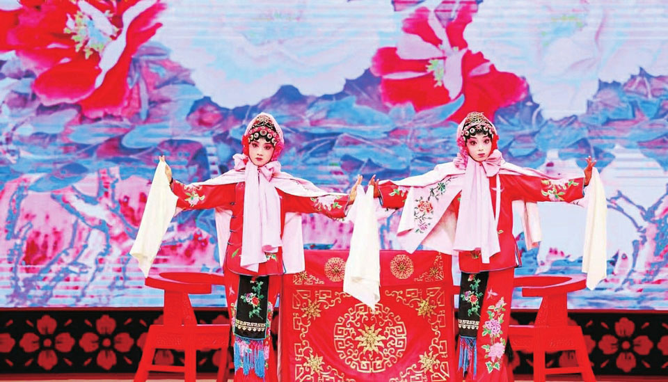 “小梅花”灼灼 碗碗腔韵长第29届中国少儿戏曲小梅花荟萃活动落下帷幕，孝义市政府与吕梁艺校合作开办的孝义碗碗腔非遗传习班学员喜摘"小梅花"奖。