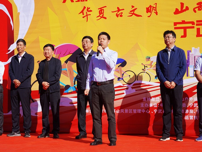 来自山西以及周边省份的314名自行车宁武县长王卓接受