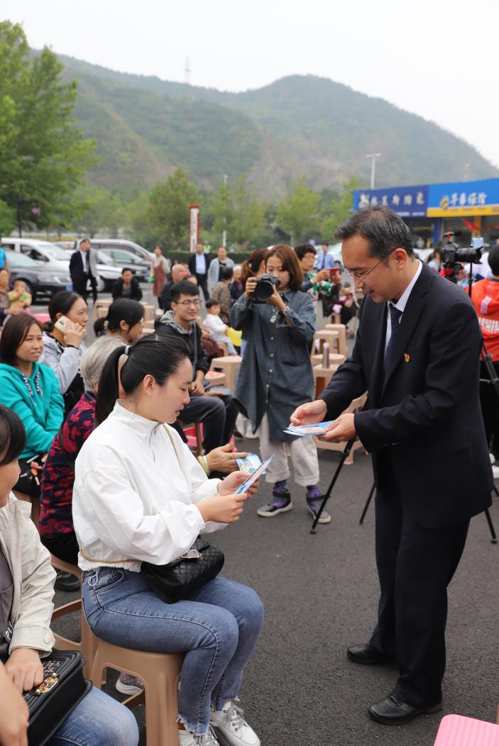 第一阶段,副县长周兴致辞,县委常委,宣传部部长赵贤慧宣布古县"秋高