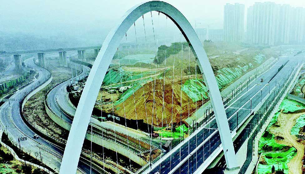 "彩虹"上跨北涧河 1月14日,鸟瞰东中环北延上跨北涧河桥,宛如一道美丽